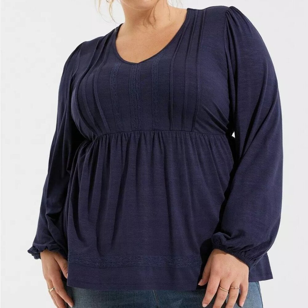 Torrid Peacoat Slub V-Neck Lace Inset Pintuck Babydoll Top in Size 2